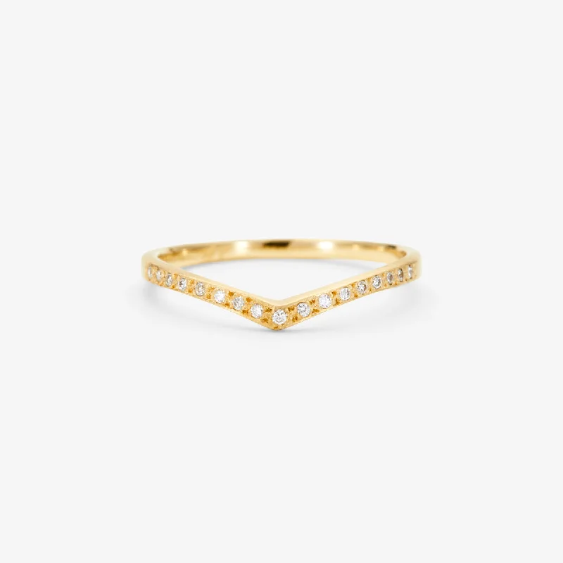 Trending Jewelry Styles Now At Limited-Time Discounts R9702W | White Diamond Cresting Band